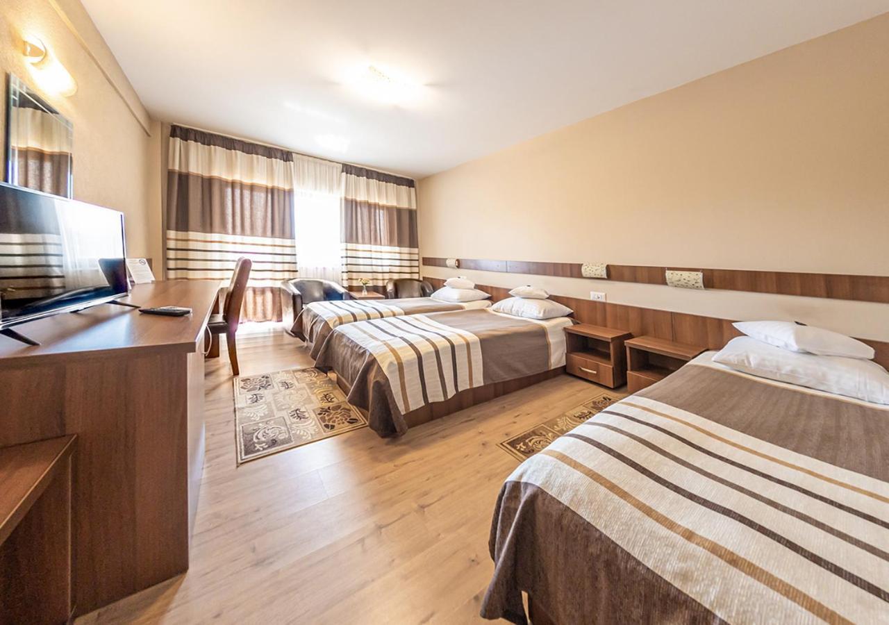 Hotel Crisana أراد المظهر الخارجي الصورة