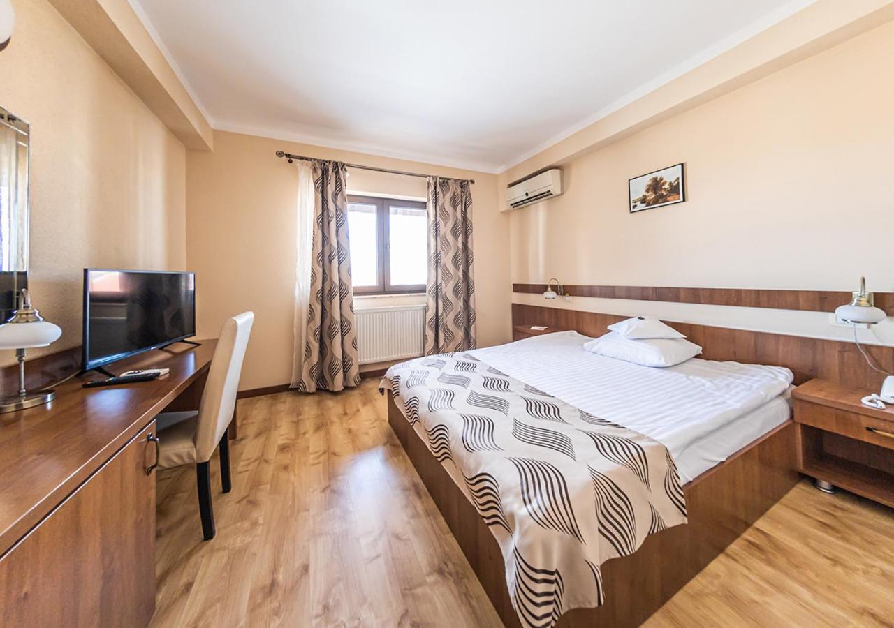 Hotel Crisana أراد المظهر الخارجي الصورة