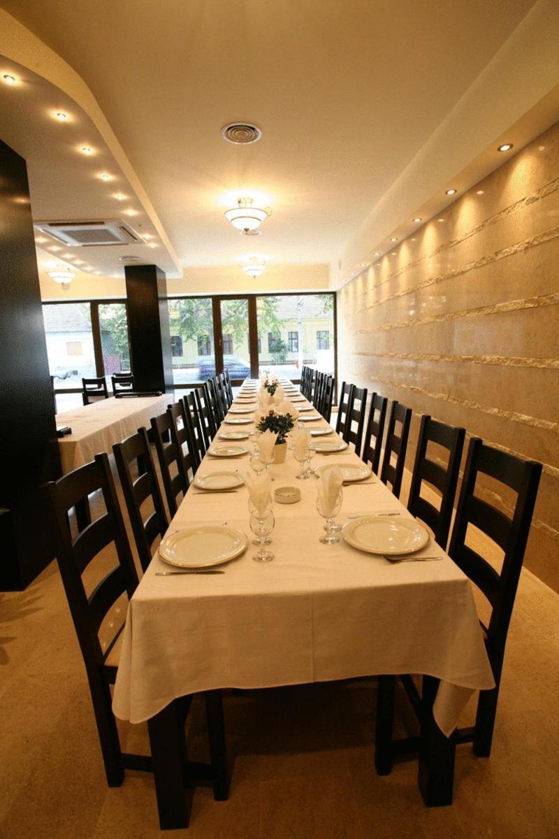 Hotel Crisana أراد المظهر الخارجي الصورة