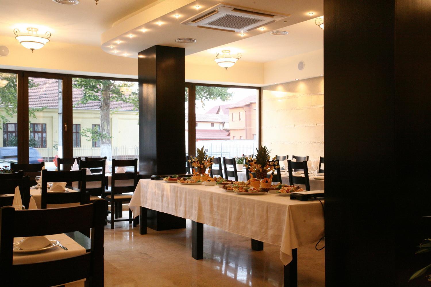 Hotel Crisana أراد المظهر الخارجي الصورة