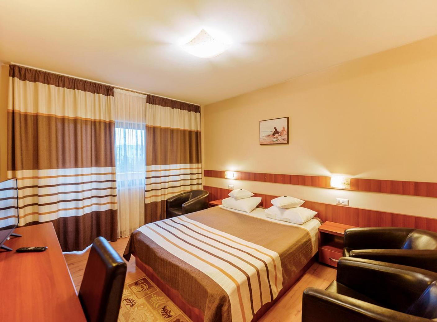 Hotel Crisana أراد المظهر الخارجي الصورة