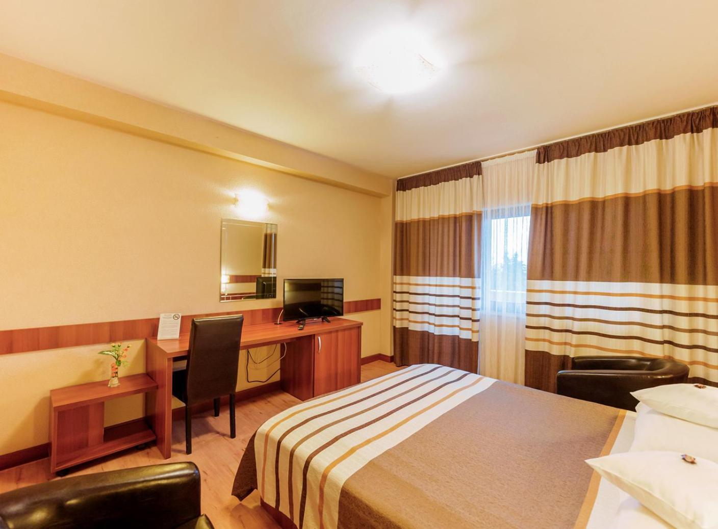 Hotel Crisana أراد المظهر الخارجي الصورة