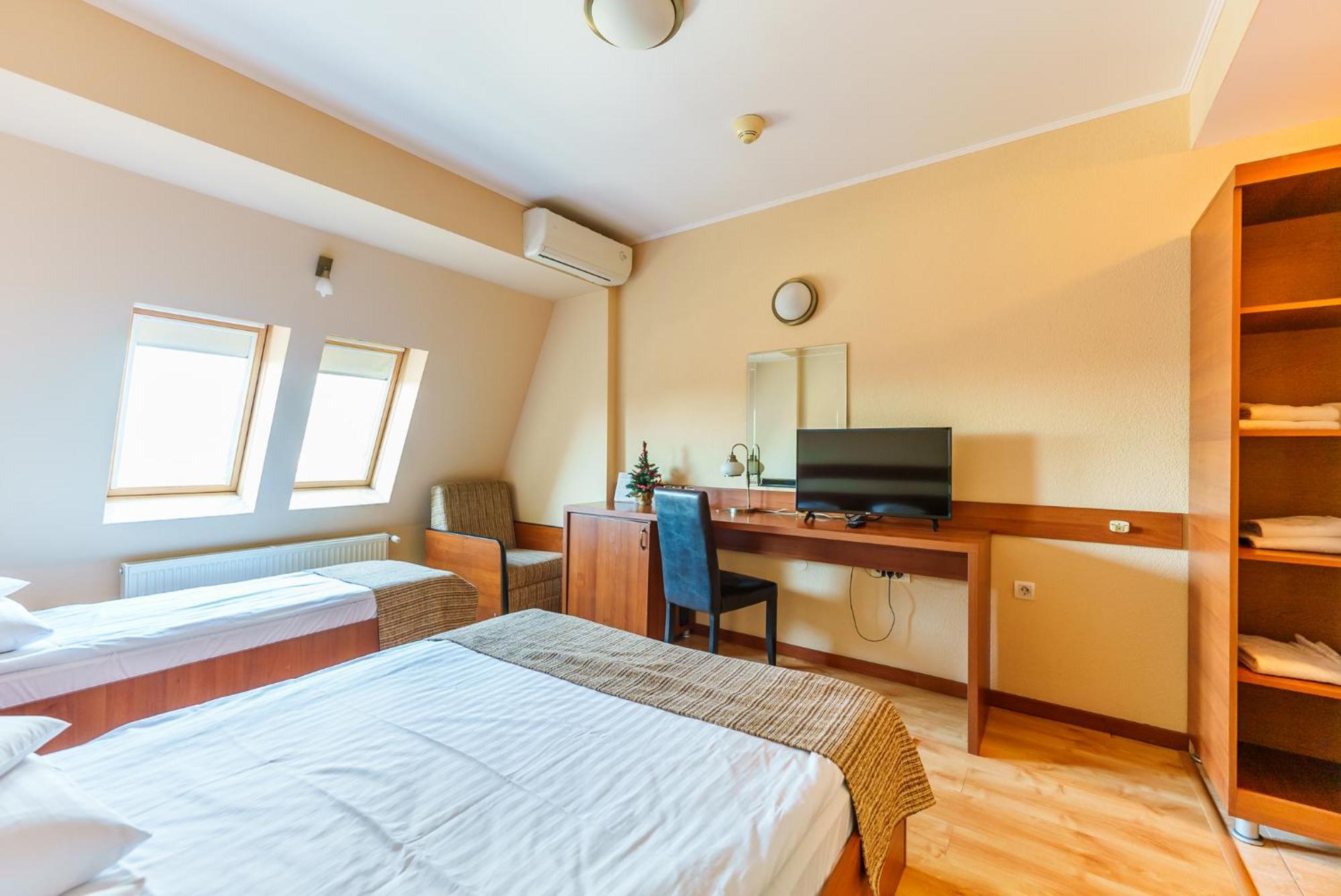 Hotel Crisana أراد المظهر الخارجي الصورة