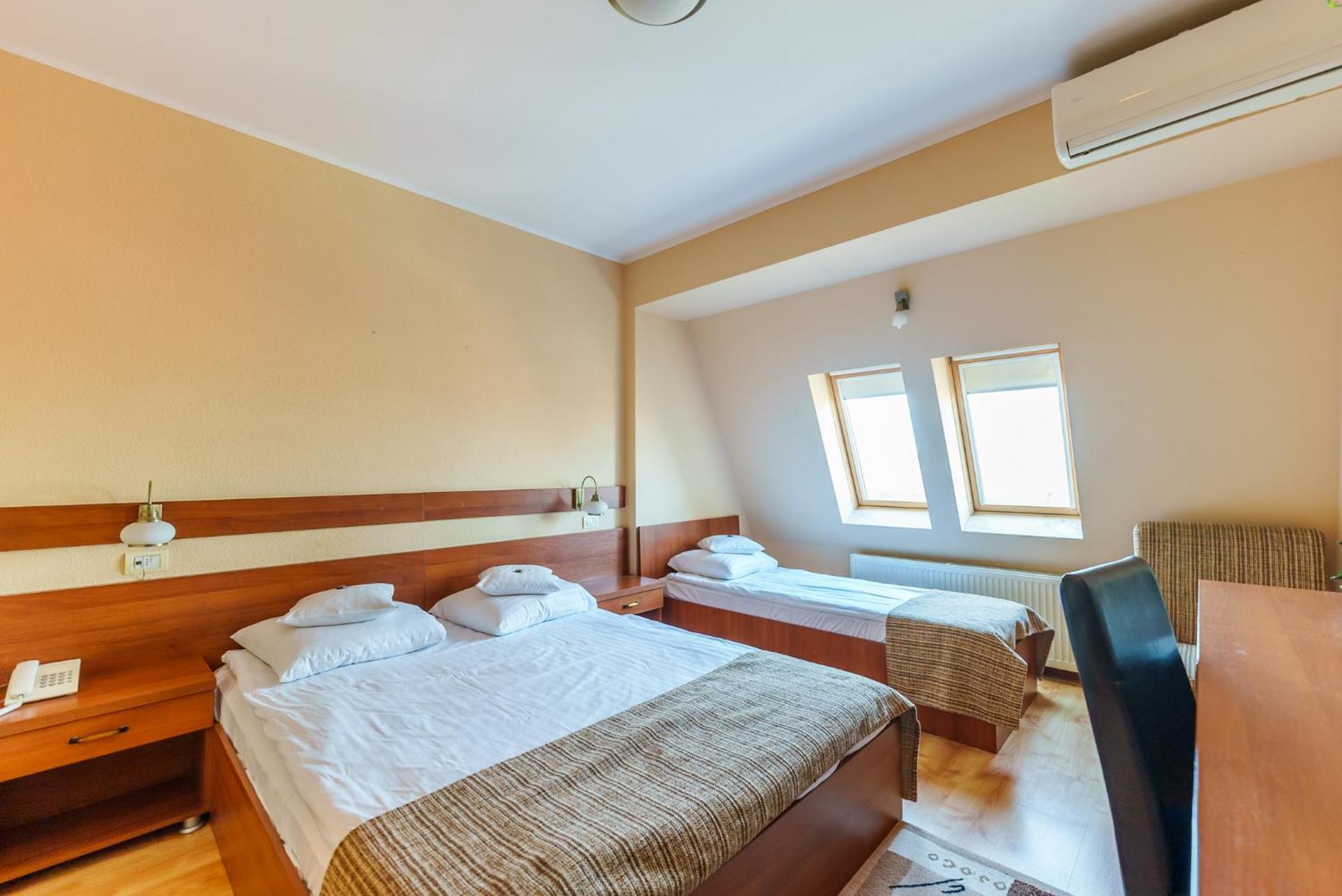 Hotel Crisana أراد المظهر الخارجي الصورة
