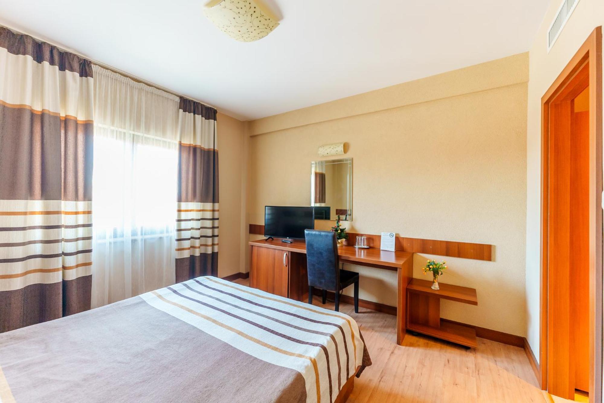 Hotel Crisana أراد المظهر الخارجي الصورة