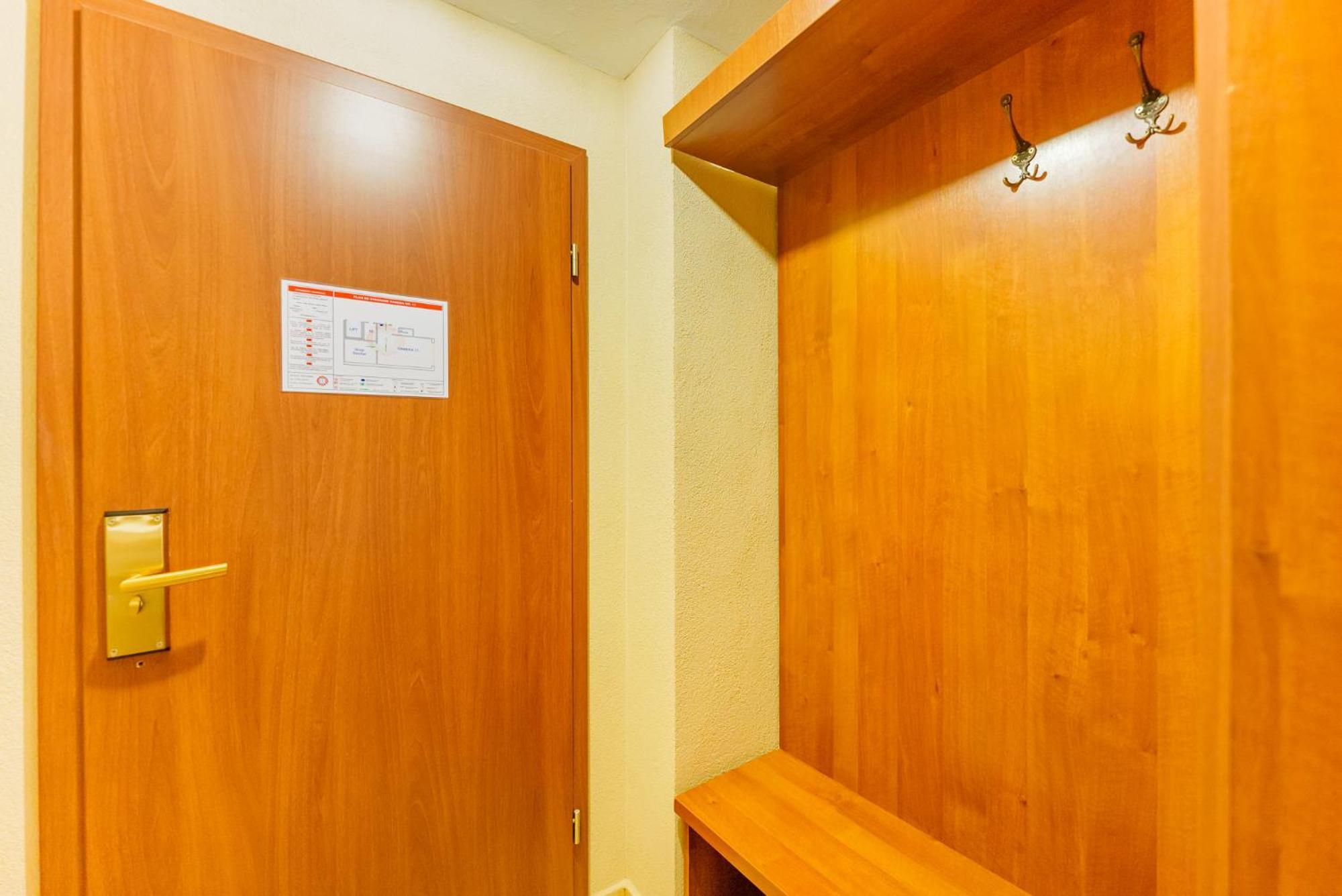 Hotel Crisana أراد المظهر الخارجي الصورة