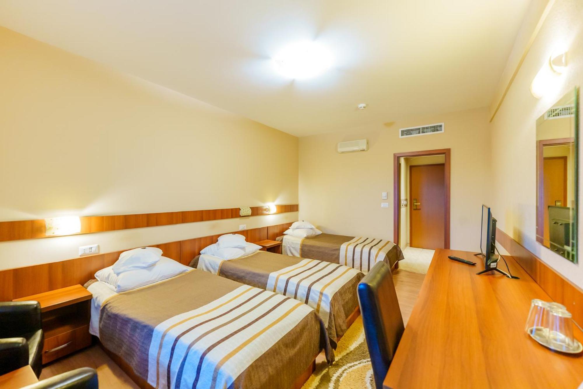 Hotel Crisana أراد المظهر الخارجي الصورة