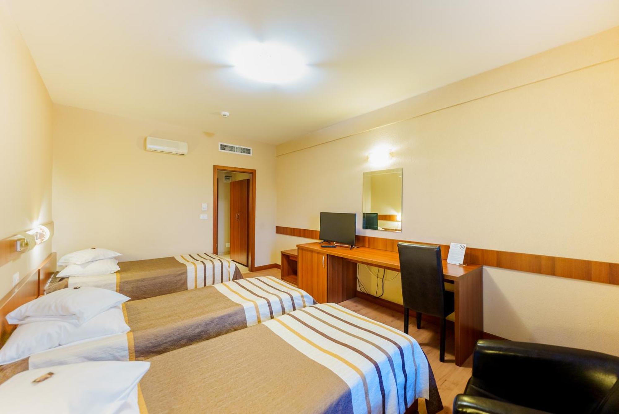 Hotel Crisana أراد المظهر الخارجي الصورة