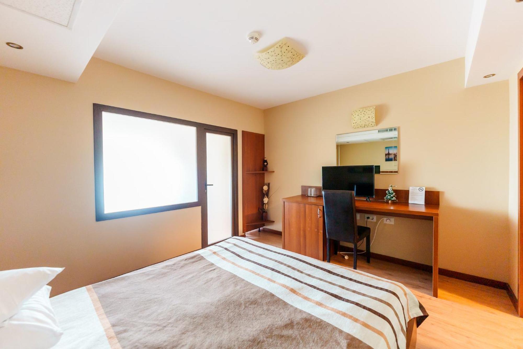 Hotel Crisana أراد المظهر الخارجي الصورة