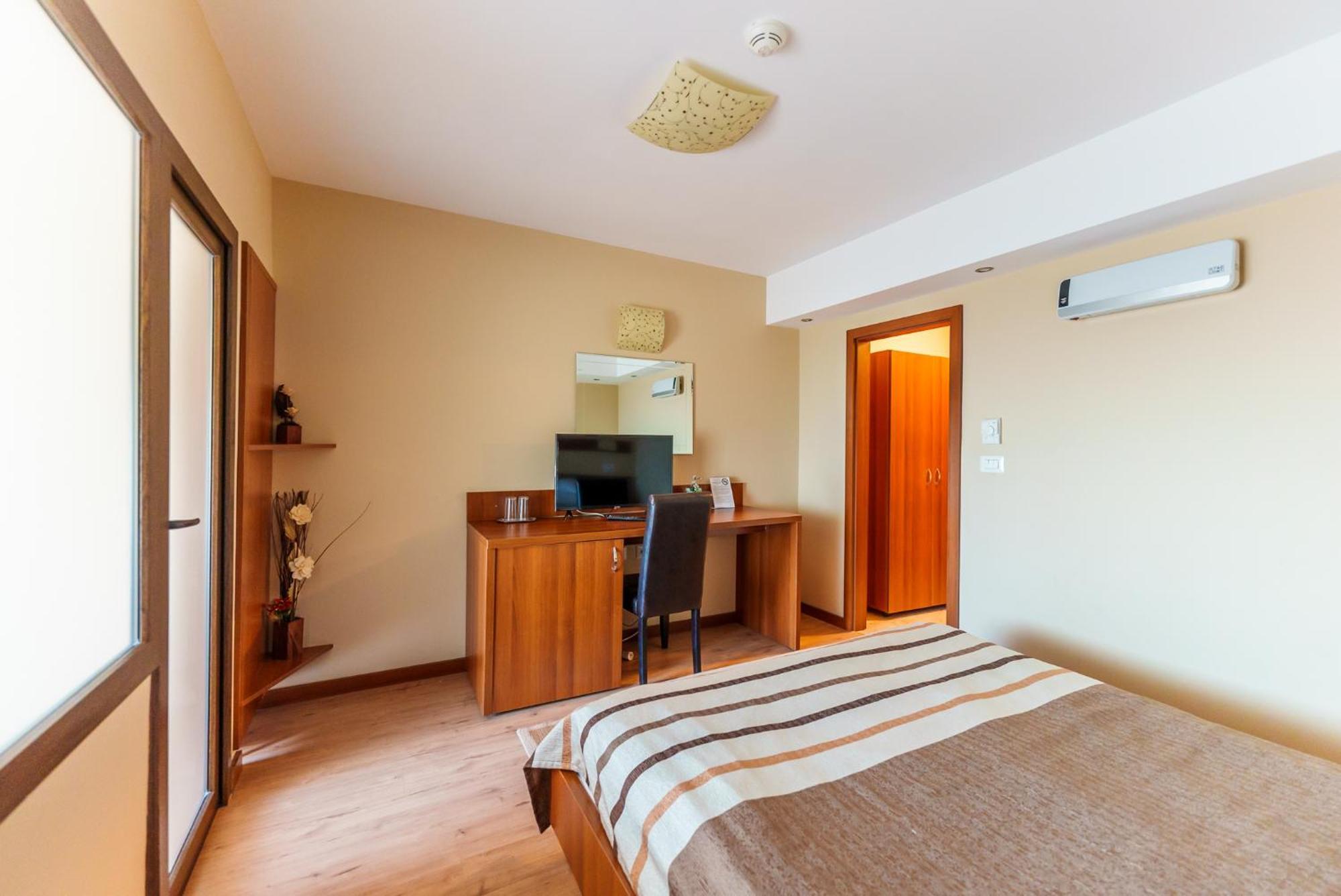 Hotel Crisana أراد المظهر الخارجي الصورة