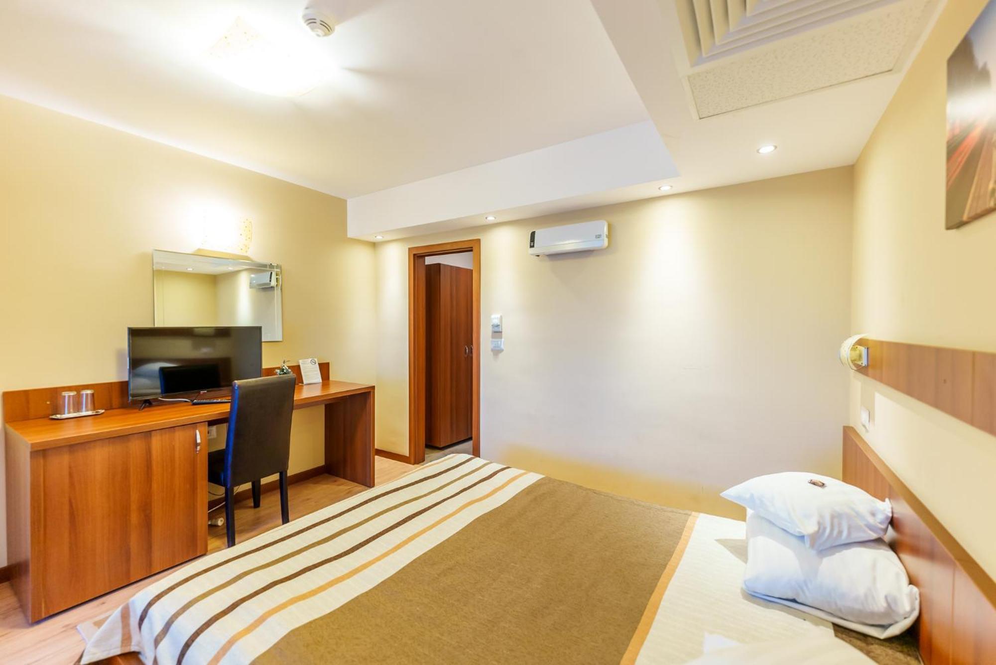Hotel Crisana أراد المظهر الخارجي الصورة