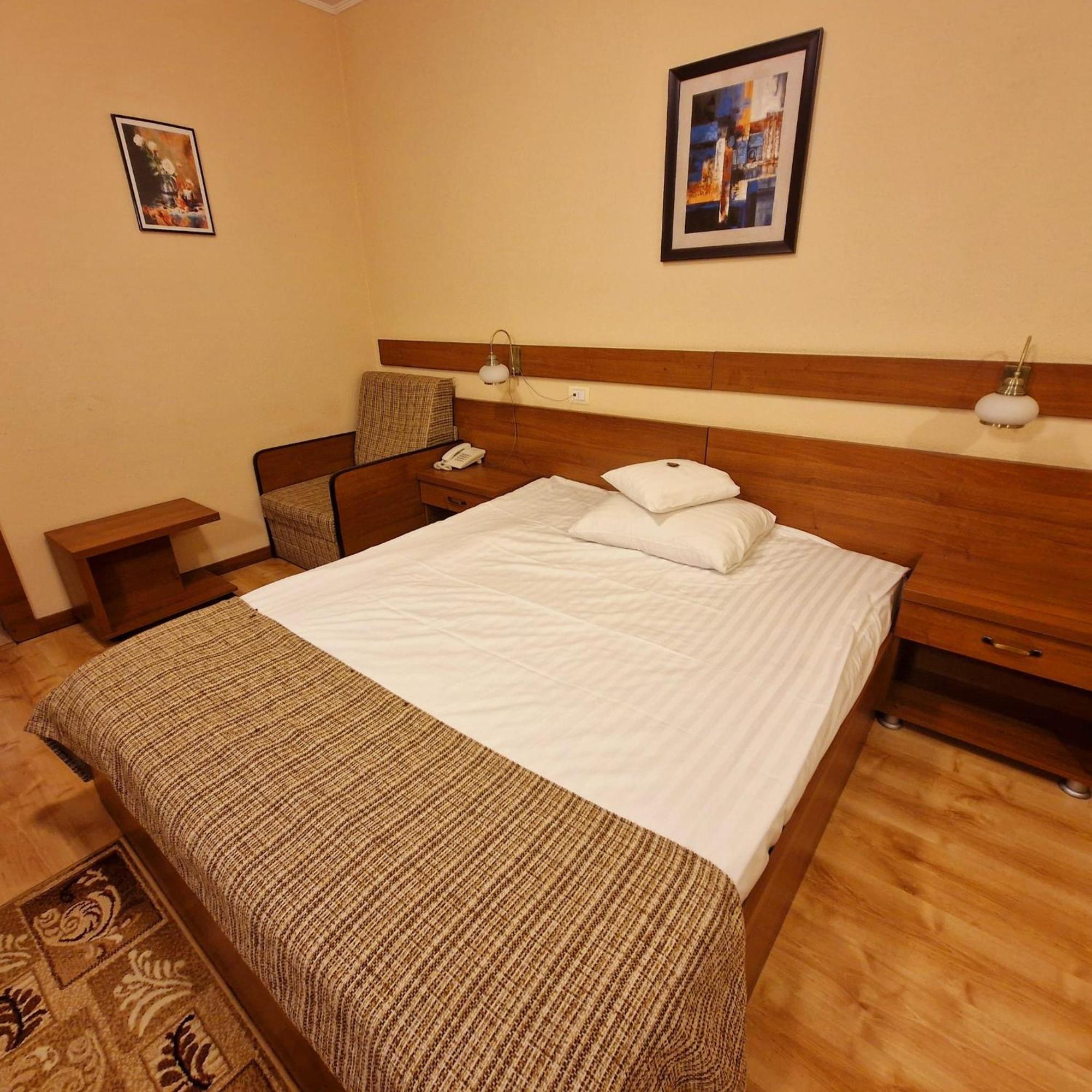 Hotel Crisana أراد المظهر الخارجي الصورة